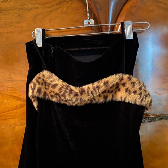 XS velvet leopard trimmed spaghetti strap top and velvet miniskirt - Picture 4 of 5